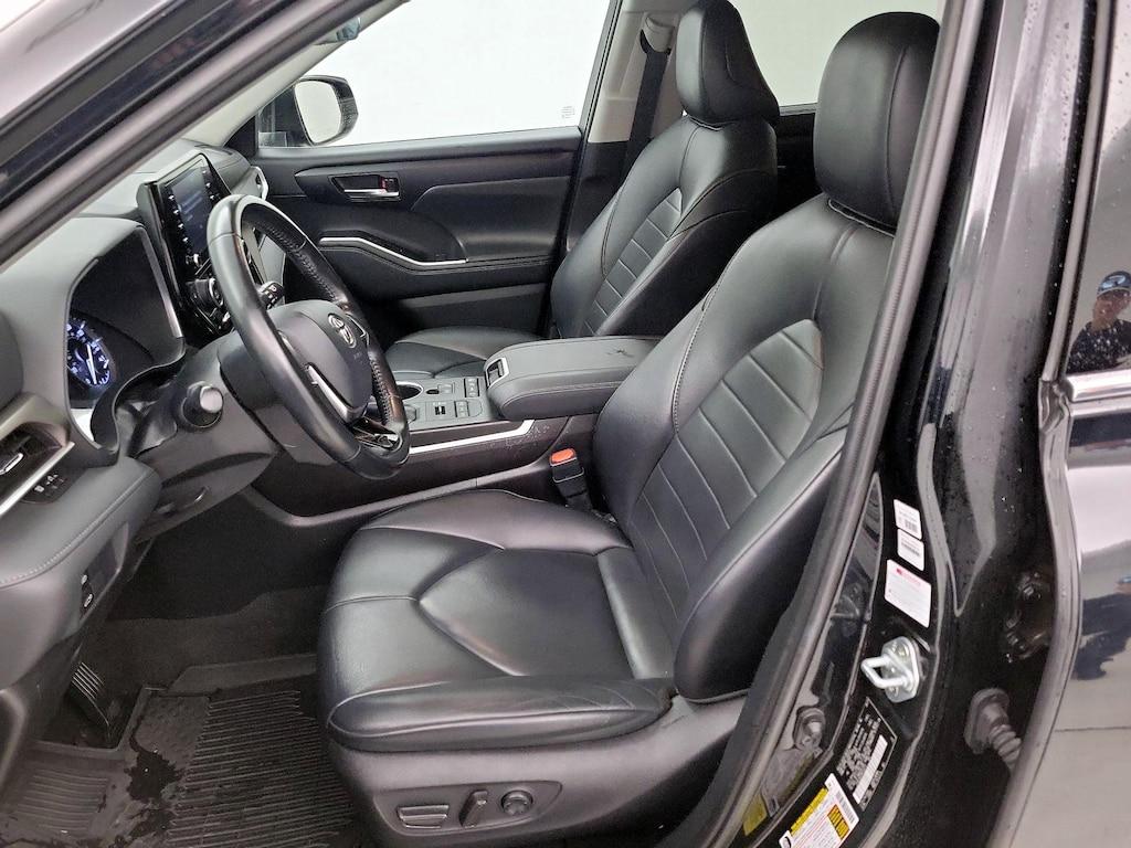 used 2021 Toyota Highlander car, priced at $32,998