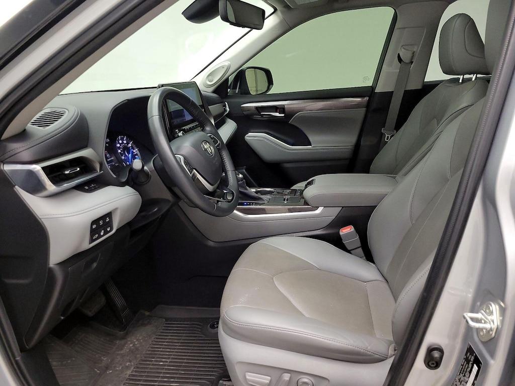 used 2022 Toyota Highlander Hybrid car, priced at $44,998