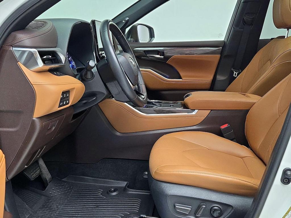 used 2022 Toyota Highlander Hybrid car, priced at $43,998