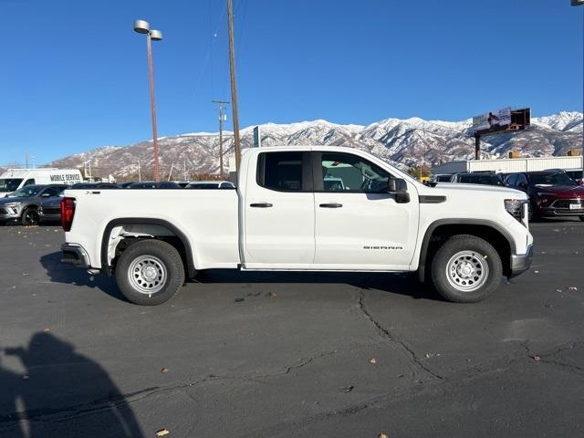 new 2025 GMC Sierra 1500 car, priced at $43,680