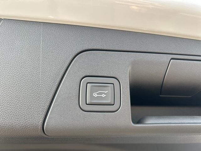 new 2025 Buick Envision car, priced at $39,958