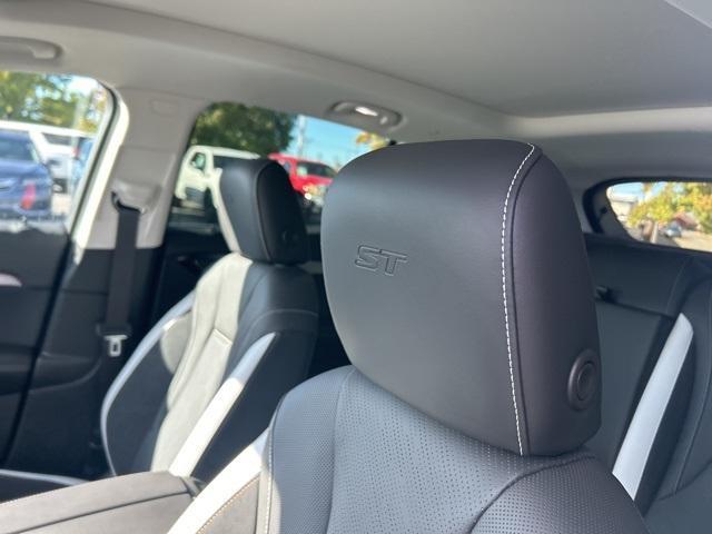 new 2025 Buick Envision car, priced at $38,942