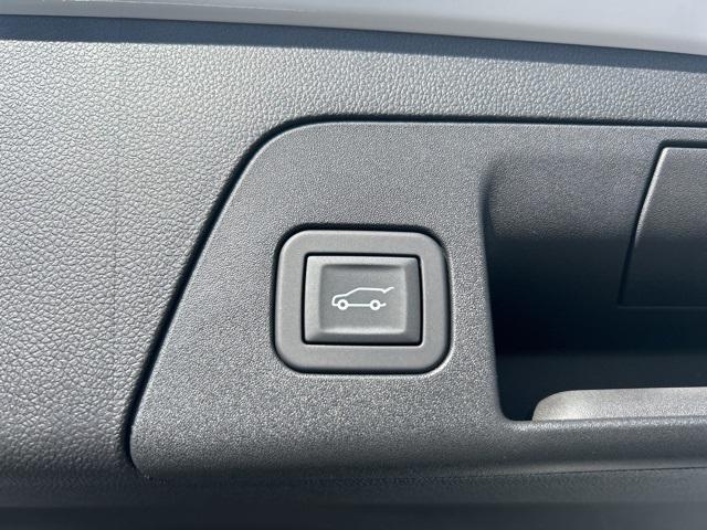 new 2025 Buick Envision car, priced at $42,958