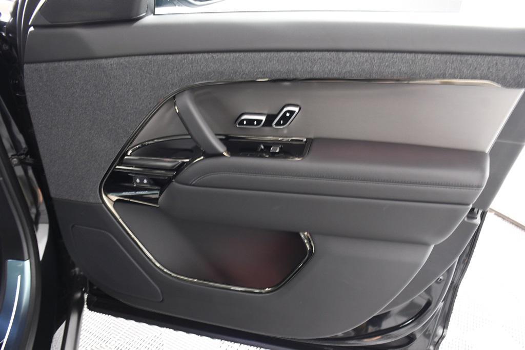 new 2025 Land Rover Range Rover Sport car, priced at $91,180