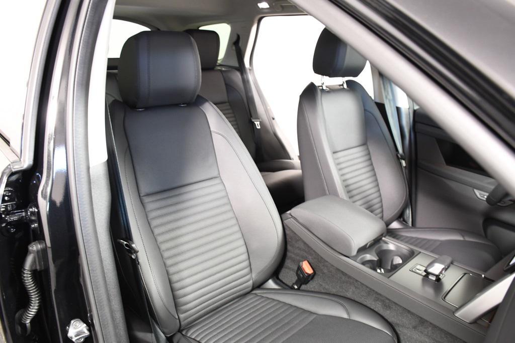 new 2025 Land Rover Discovery Sport car, priced at $53,158