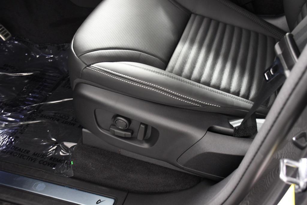 new 2026 Land Rover Discovery car, priced at $78,131