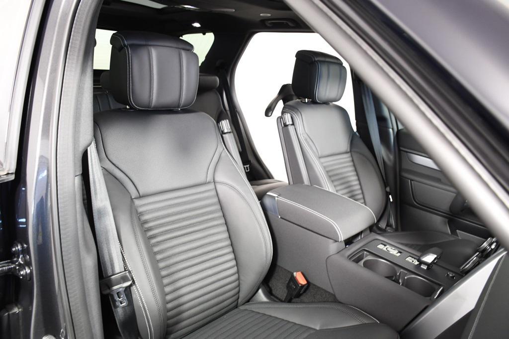 new 2026 Land Rover Discovery car, priced at $78,131