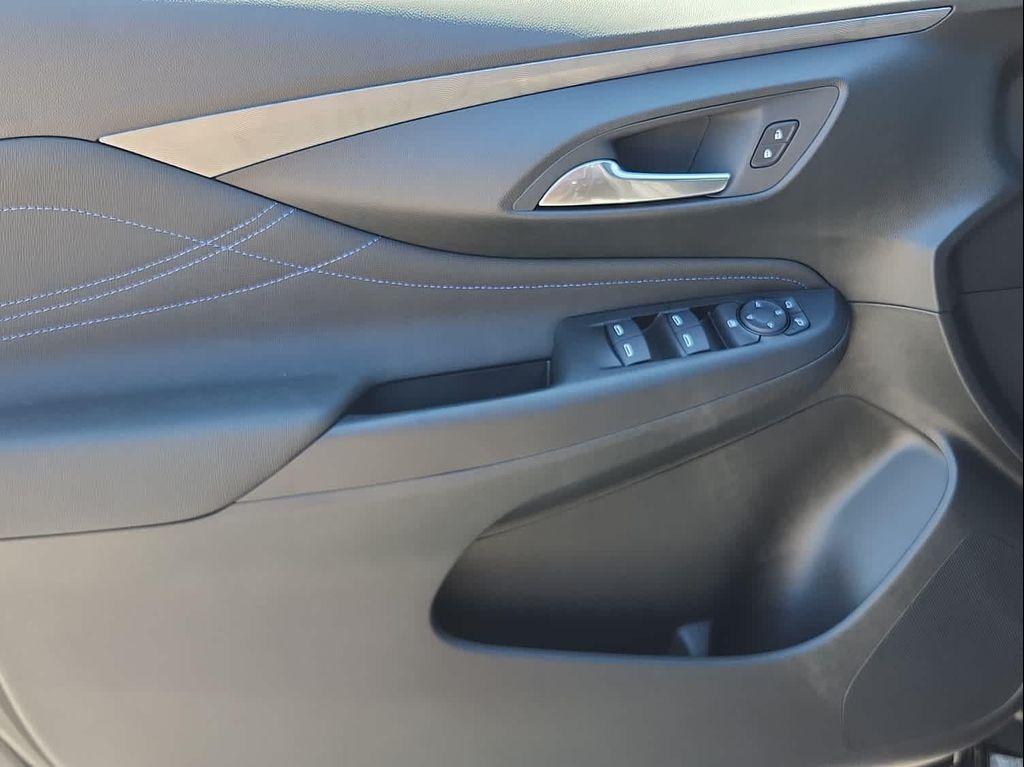 new 2025 Buick Envista car, priced at $29,410