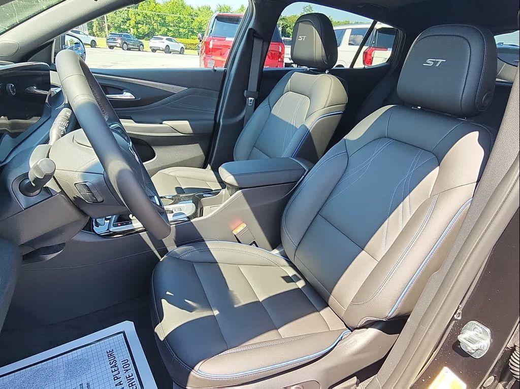 new 2025 Buick Envista car, priced at $29,410