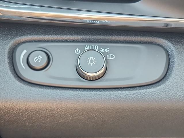 new 2025 Buick Envista car, priced at $24,635