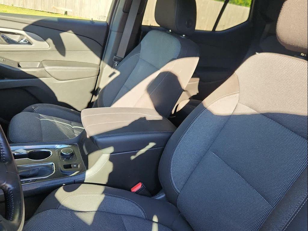 used 2022 Chevrolet Traverse car, priced at $29,998
