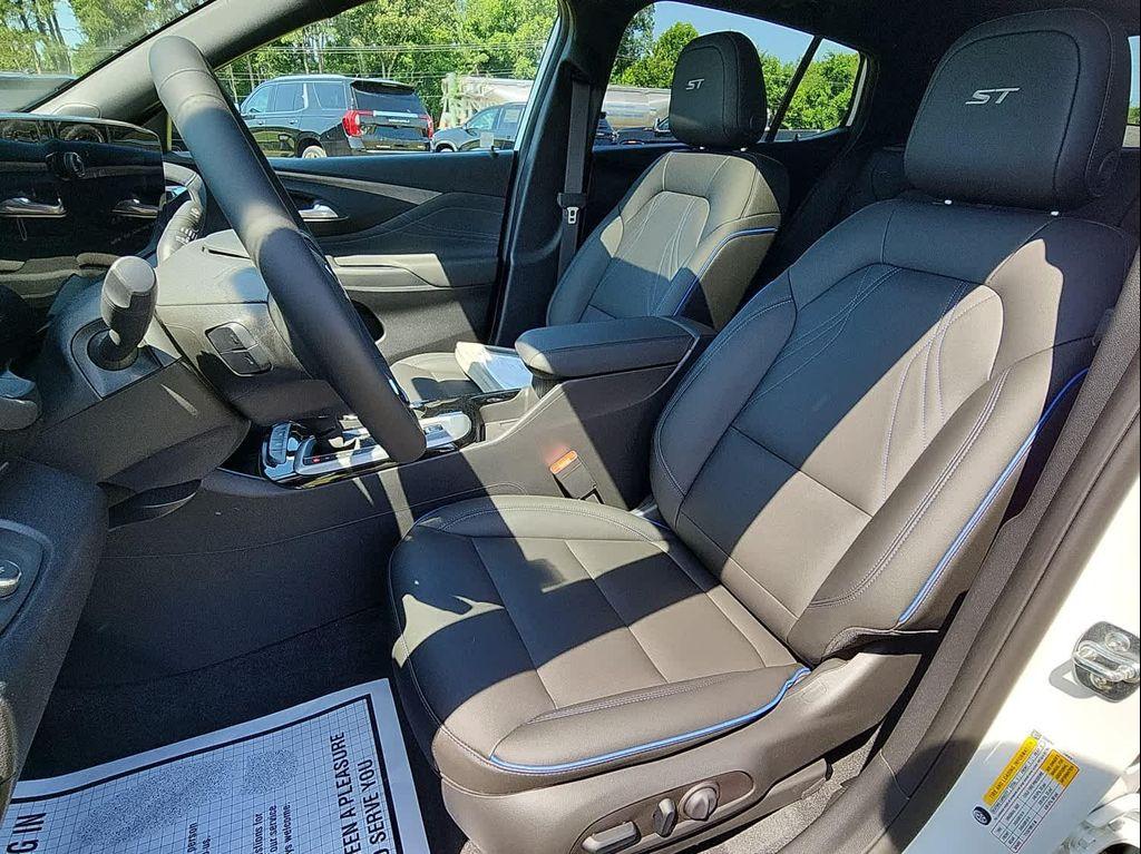 new 2025 Buick Envista car, priced at $28,015