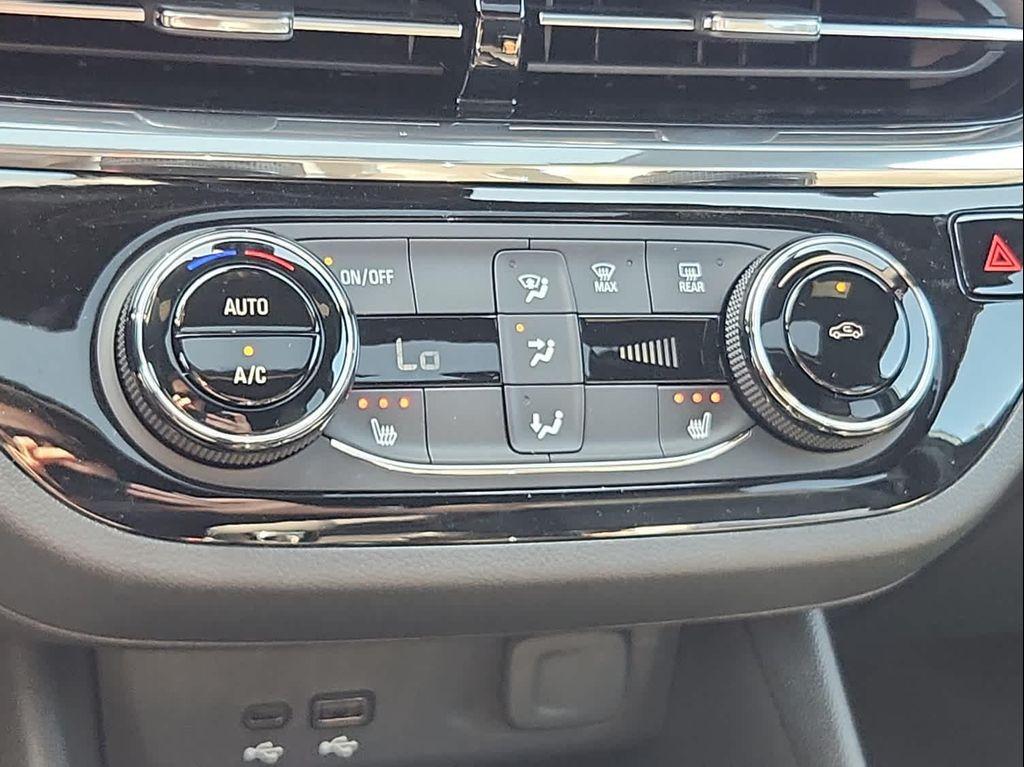 new 2025 Buick Envista car, priced at $28,015