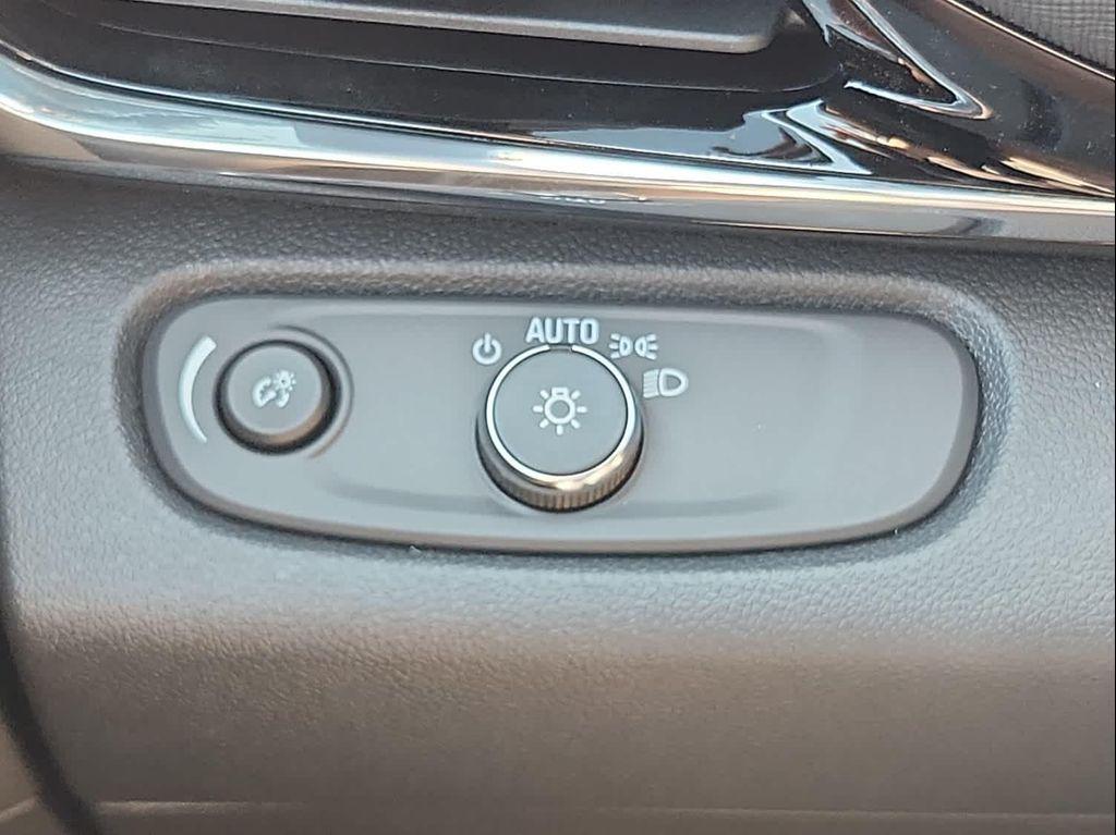 new 2025 Buick Envista car, priced at $28,015