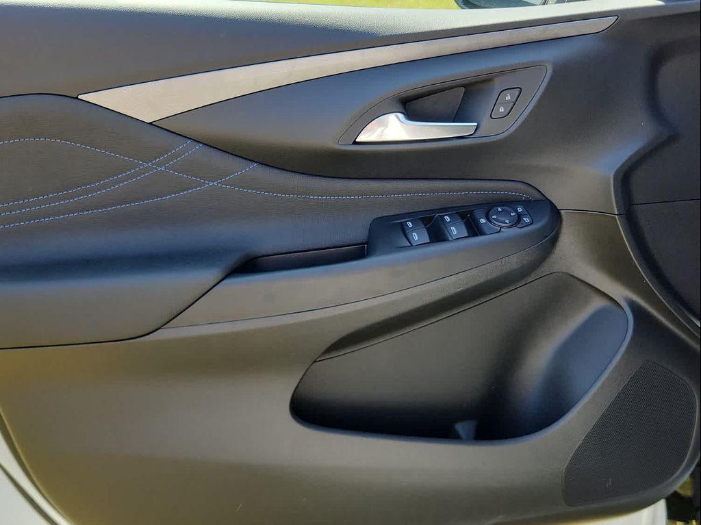 new 2025 Buick Envista car, priced at $28,015