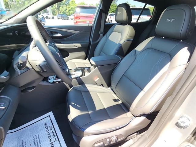 new 2025 Buick Envista car, priced at $29,410