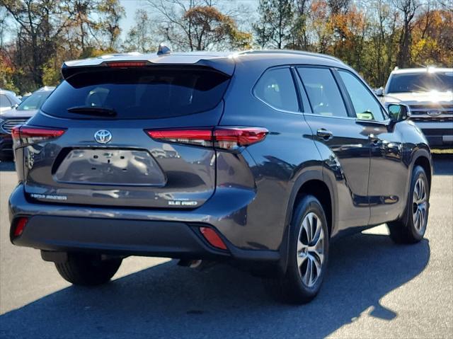 used 2023 Toyota Highlander car, priced at $40,998