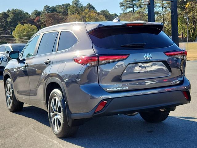 used 2023 Toyota Highlander car, priced at $40,998