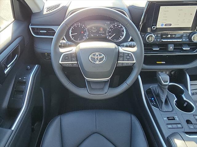 used 2023 Toyota Highlander car, priced at $40,998