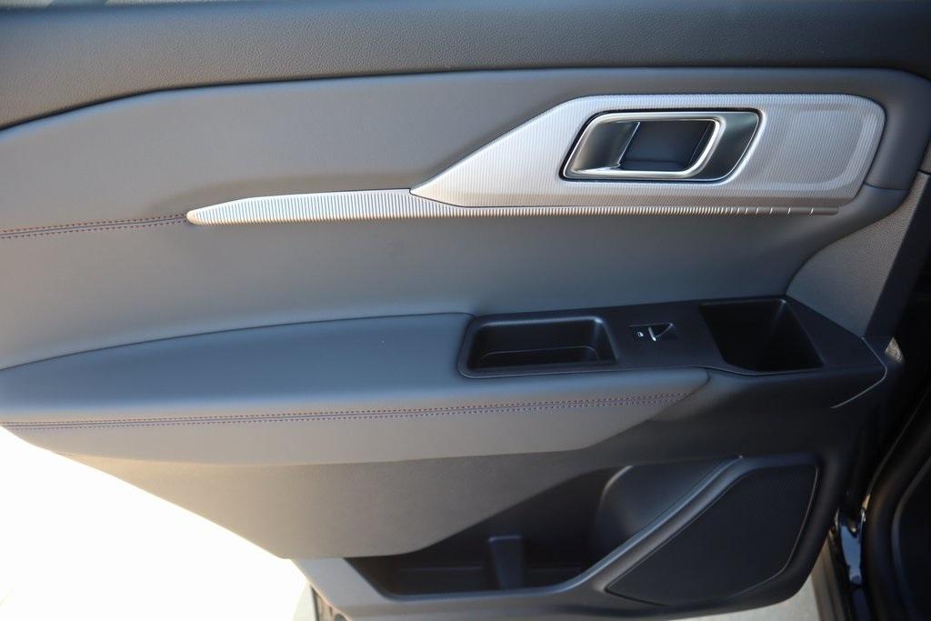 new 2025 Ford Explorer car, priced at $45,276
