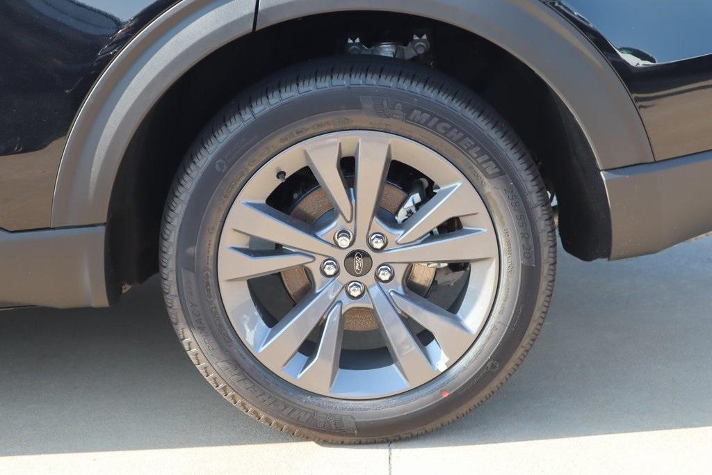 new 2025 Ford Explorer car, priced at $45,276