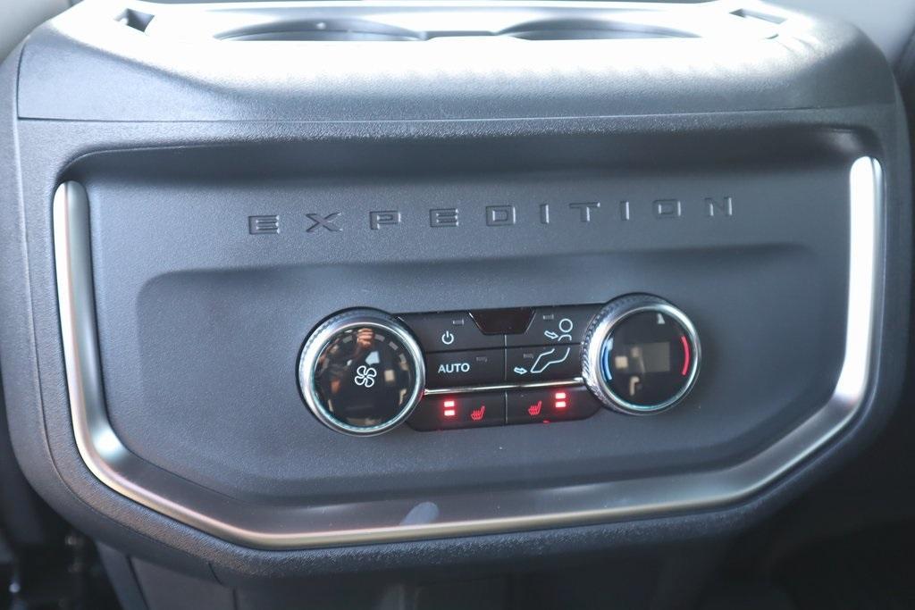 new 2025 Ford Expedition car, priced at $82,340
