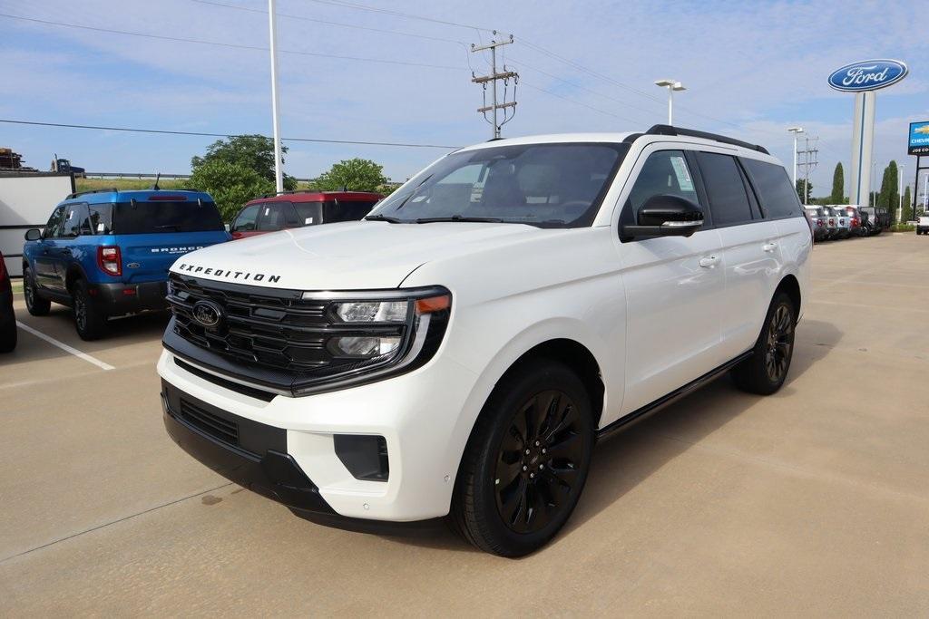 new 2025 Ford Expedition car, priced at $77,904