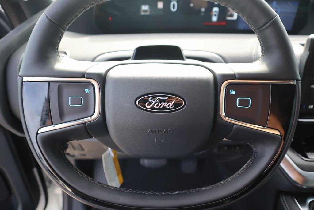 new 2025 Ford Expedition car, priced at $77,904