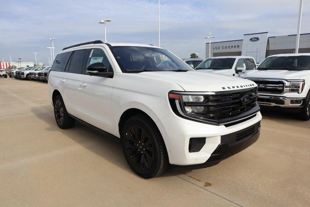 new 2025 Ford Expedition car, priced at $77,904