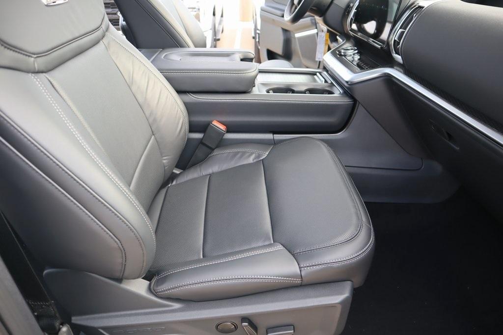 new 2025 Ford Expedition car, priced at $77,904