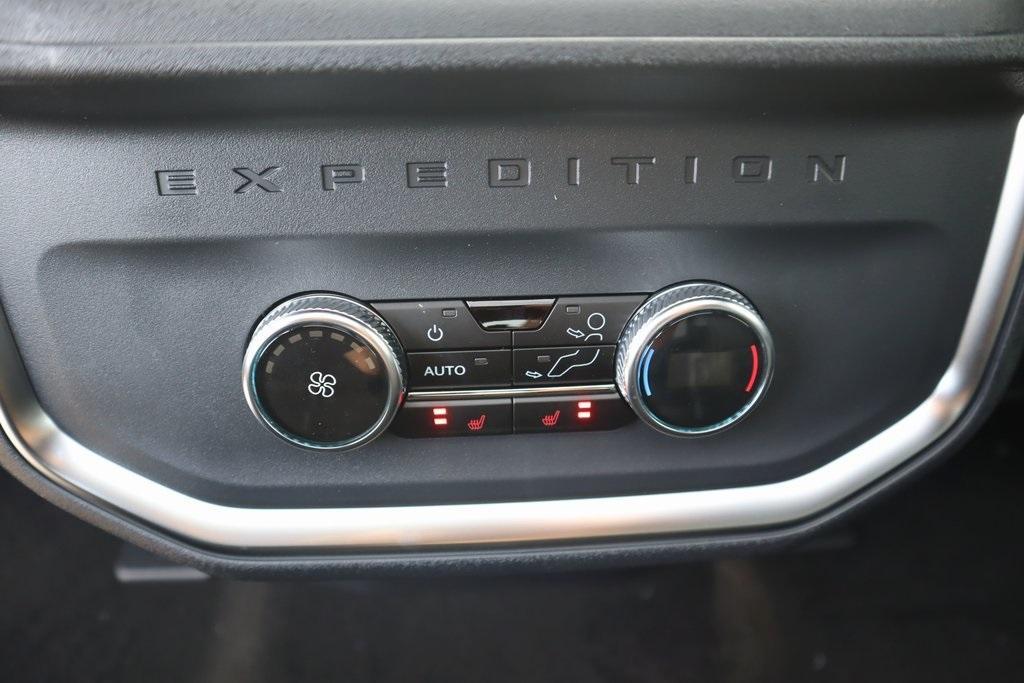 new 2025 Ford Expedition car, priced at $77,904