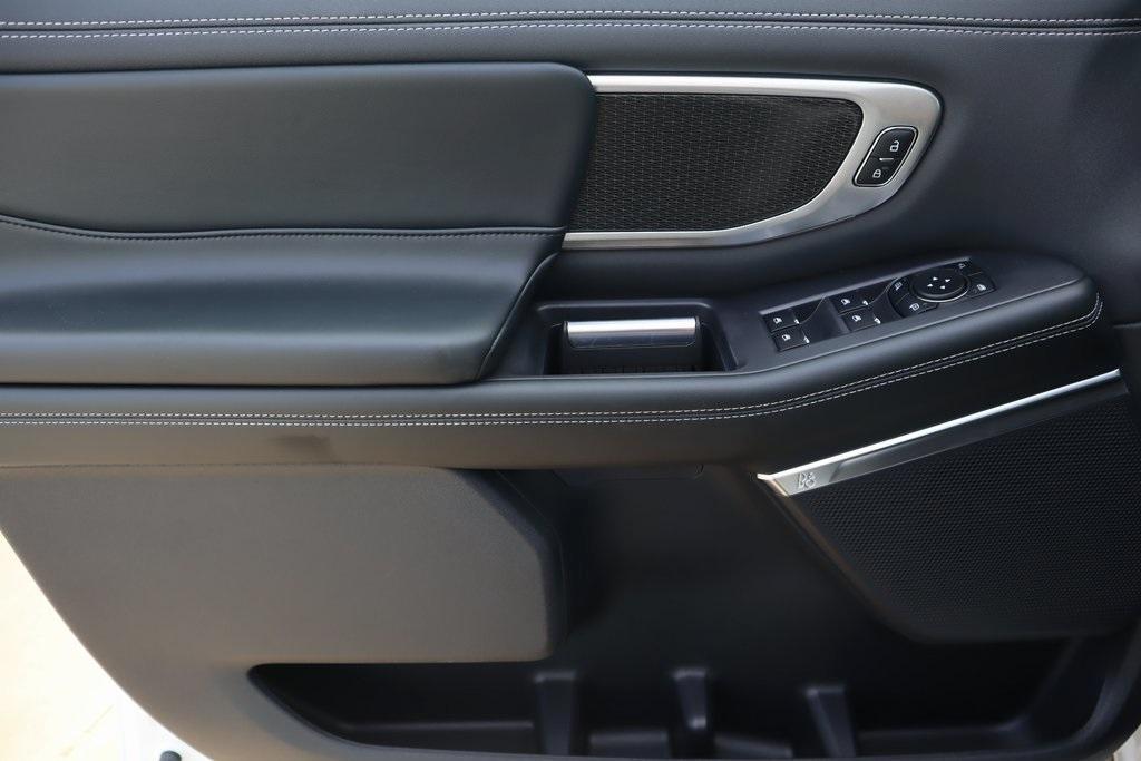 new 2025 Ford Expedition car, priced at $77,904