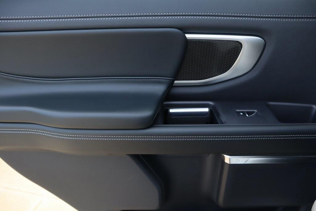 new 2025 Ford Expedition car, priced at $77,904