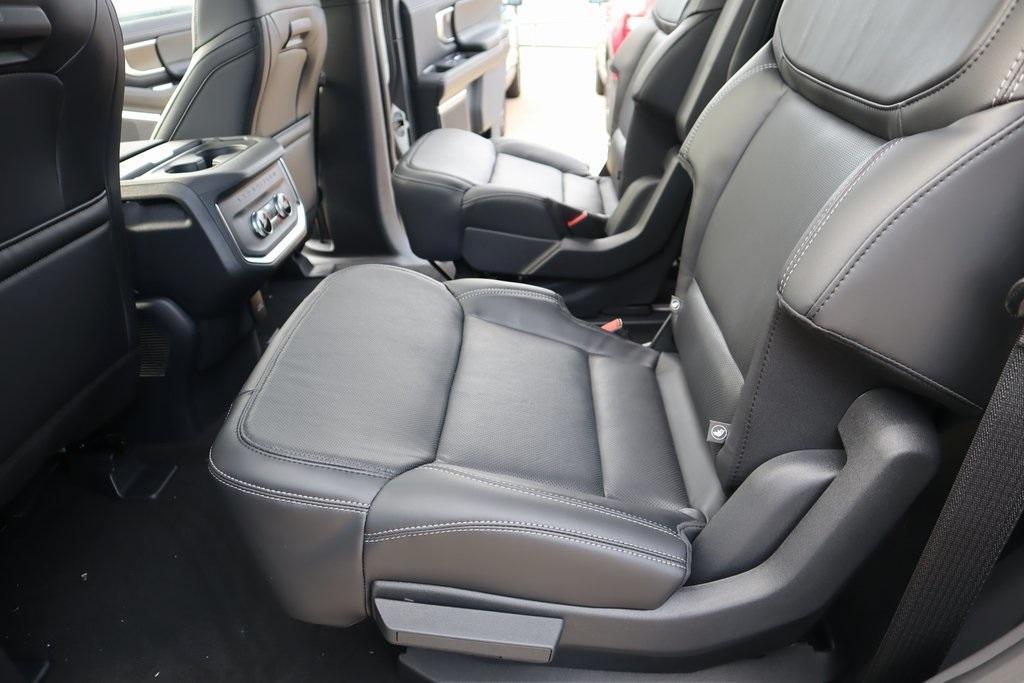 new 2025 Ford Expedition car, priced at $77,904