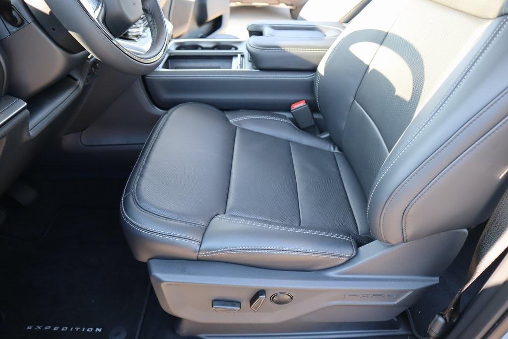 new 2025 Ford Expedition car, priced at $78,719