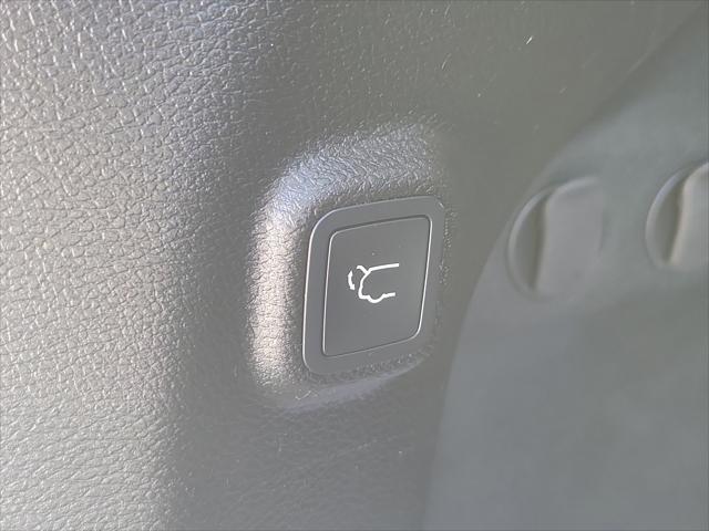 used 2023 Jeep Cherokee car, priced at $21,749