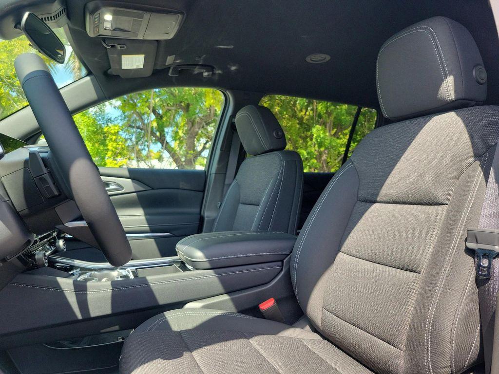 new 2026 Chevrolet Traverse car, priced at $43,089