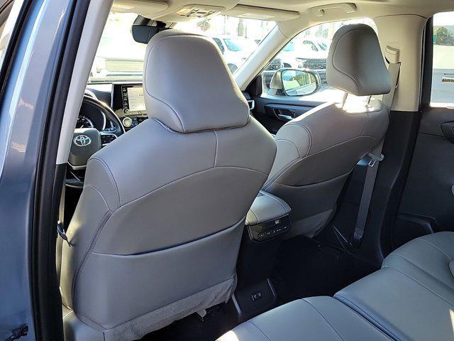 used 2020 Toyota Highlander car, priced at $29,560