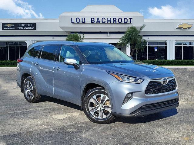 used 2020 Toyota Highlander car, priced at $29,560