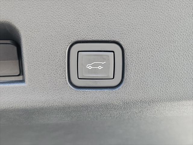 used 2024 Chevrolet Traverse car, priced at $36,997