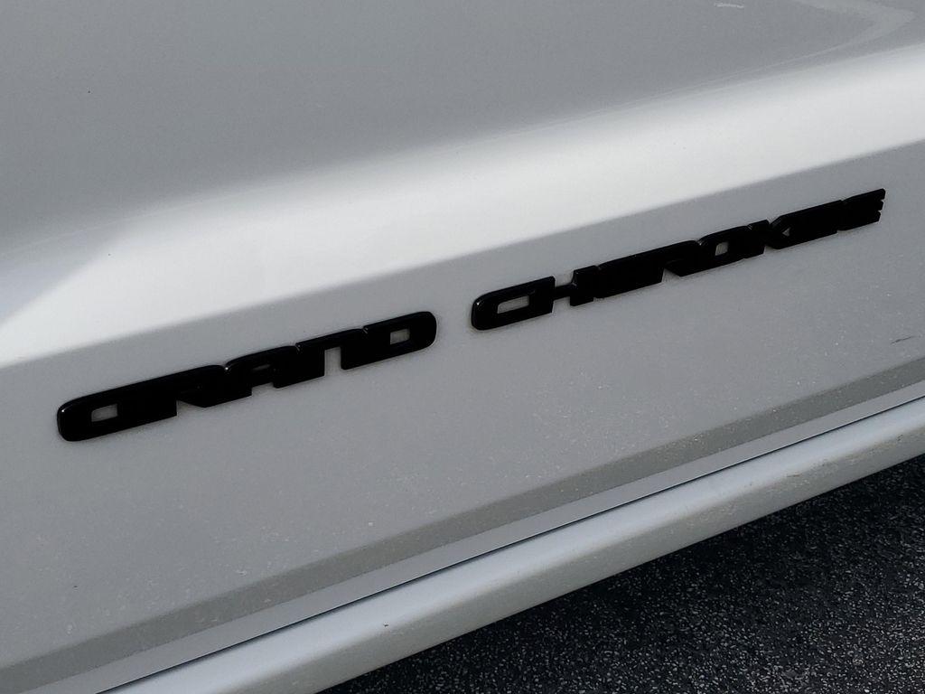used 2021 Jeep Grand Cherokee car, priced at $15,189