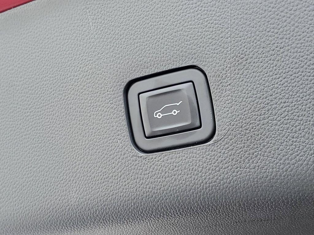 used 2024 Chevrolet Traverse car, priced at $39,999