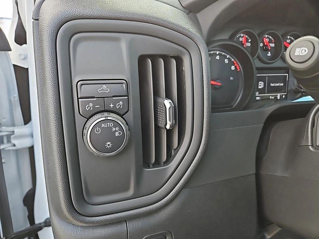 new 2025 Chevrolet Silverado 1500 car, priced at $33,286