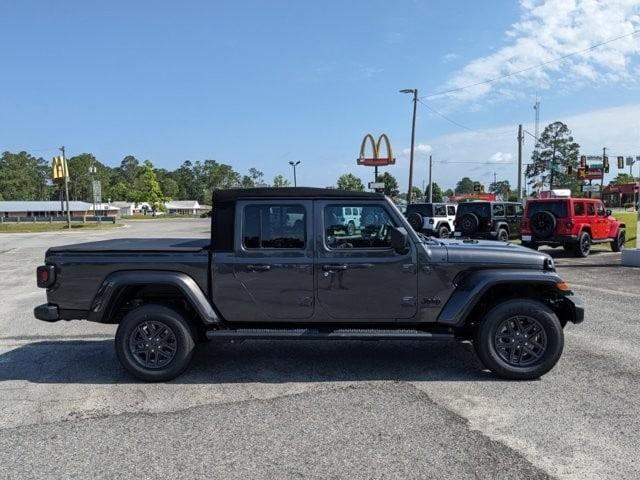 new 2024 Jeep Gladiator car, priced at $46,372