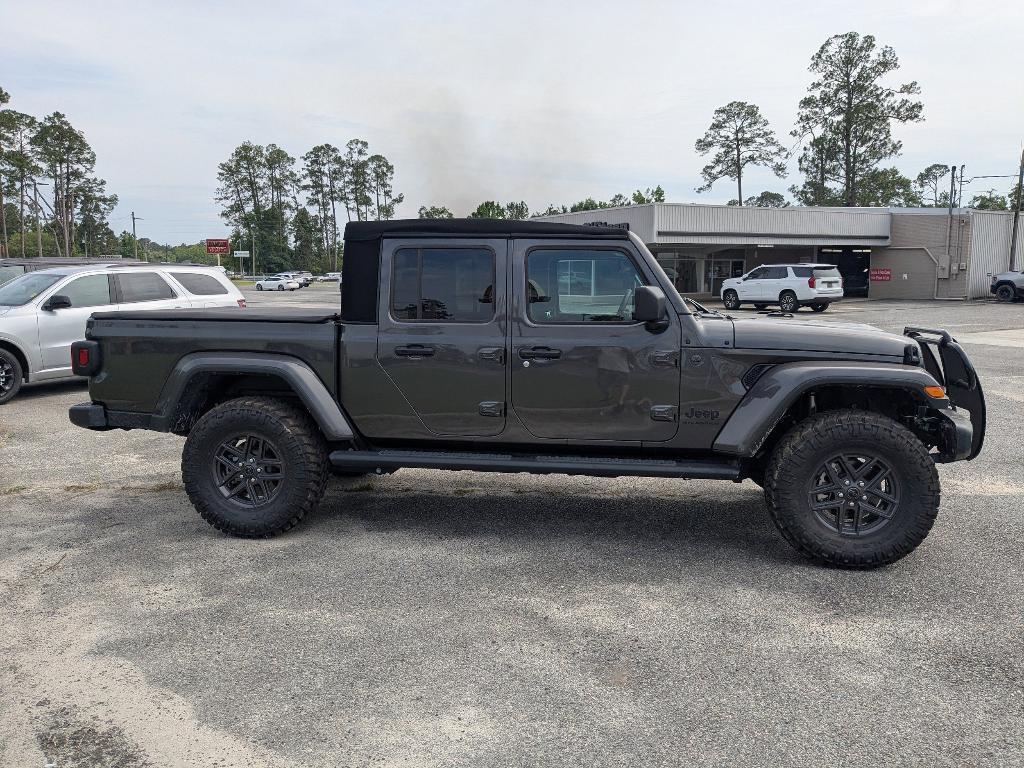 new 2024 Jeep Gladiator car, priced at $46,886
