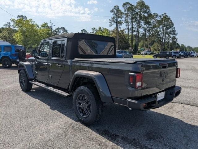 new 2024 Jeep Gladiator car, priced at $46,372