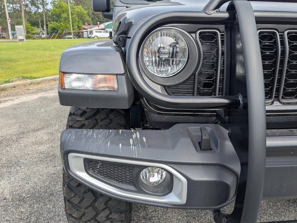 new 2024 Jeep Gladiator car, priced at $46,886