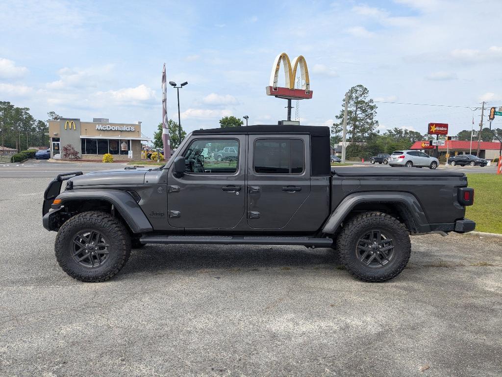 new 2024 Jeep Gladiator car, priced at $46,886