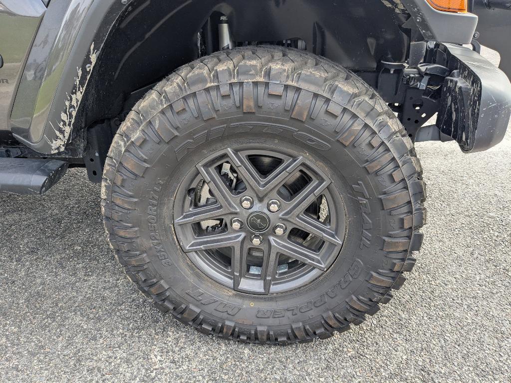 new 2024 Jeep Gladiator car, priced at $46,886