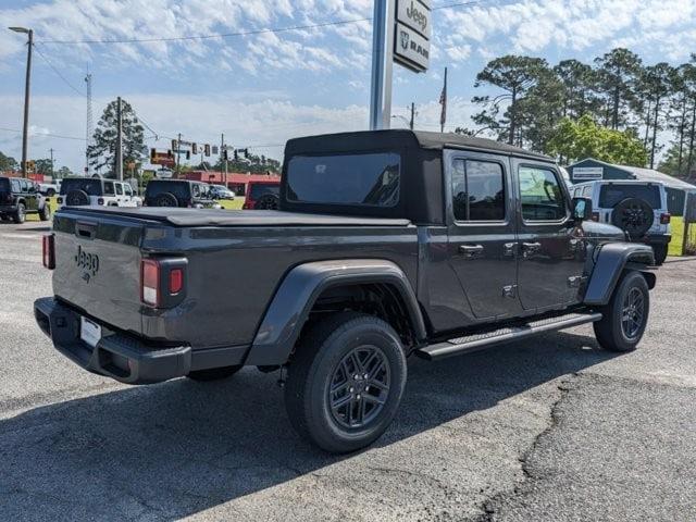 new 2024 Jeep Gladiator car, priced at $46,372